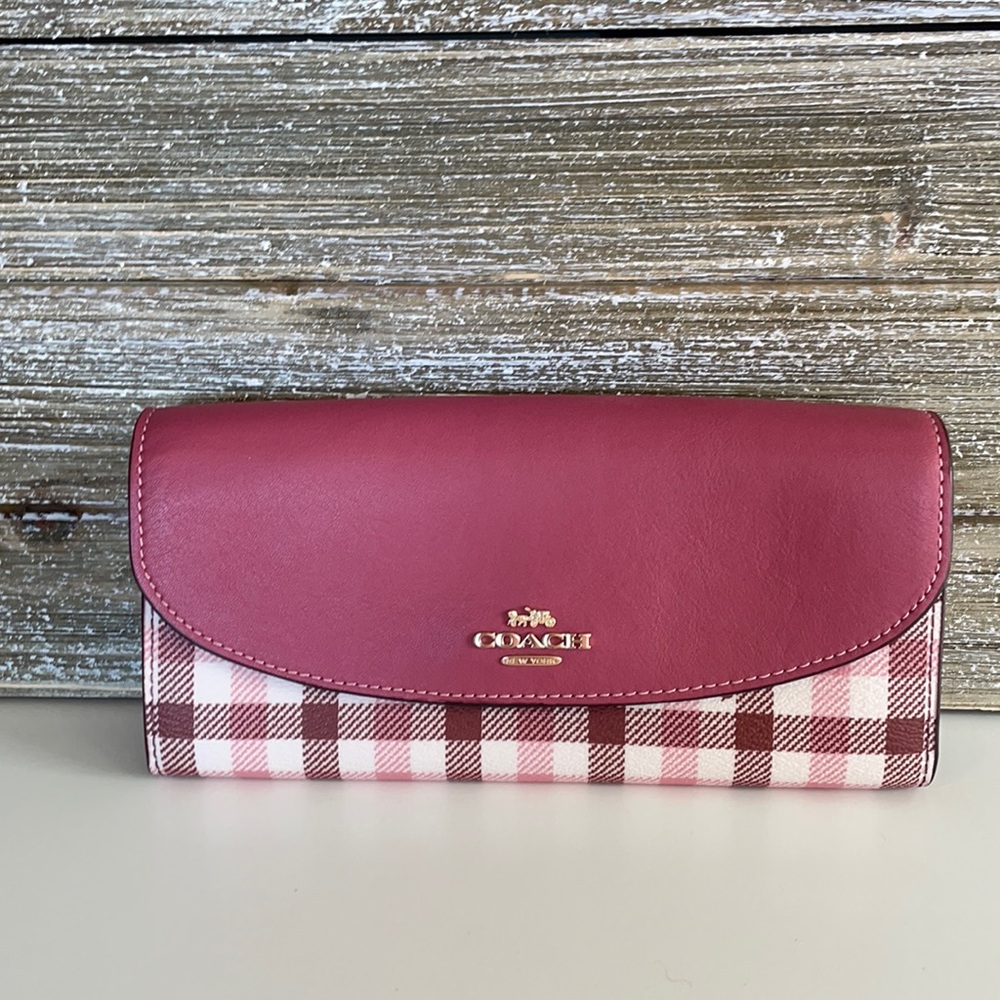 Like New Coach Wallet, just in time spring!